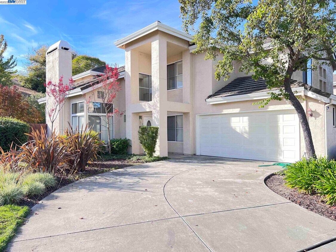 Foto principal - 6180 Lakeview Cir