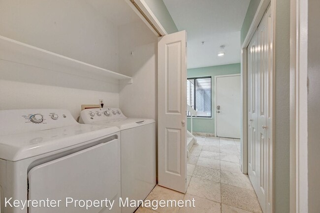 Building Photo - 3 br, 3 bath House - 812 Walnut St Unit E