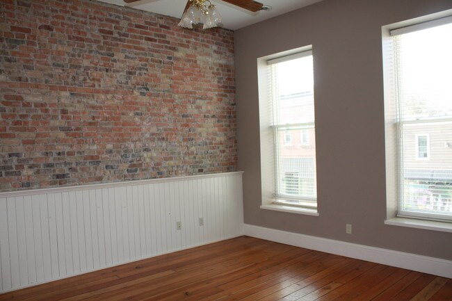 Foto del edificio - 429 E 4th St