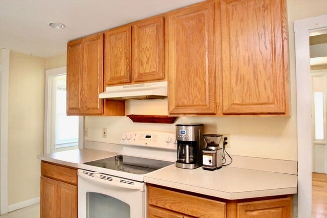 Foto del edificio - Spacious Renovated Colonial on The Lebanon...