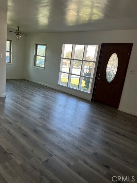 Building Photo - 140 W Midway Manor