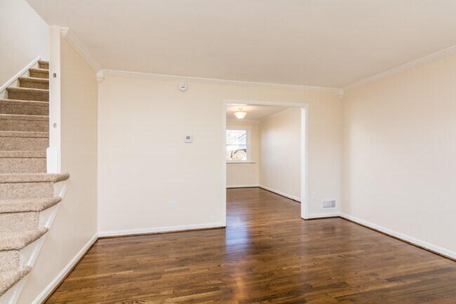 Building Photo - 36 Bladen Rd