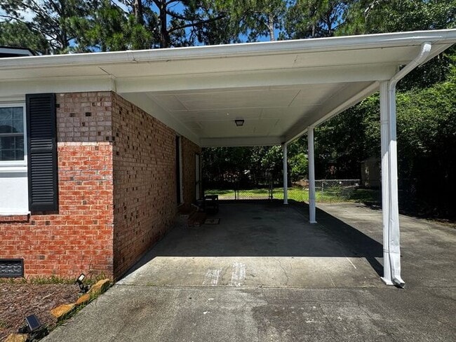Building Photo - Updated 4 Bedroom Ranch in Established Nei...