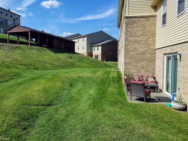 Building Photo - 3 br, 1.5 bath Townhome - 400 Bellwood Drive