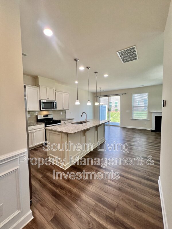 Foto del edificio - 5706 Lachlan Hill Ln