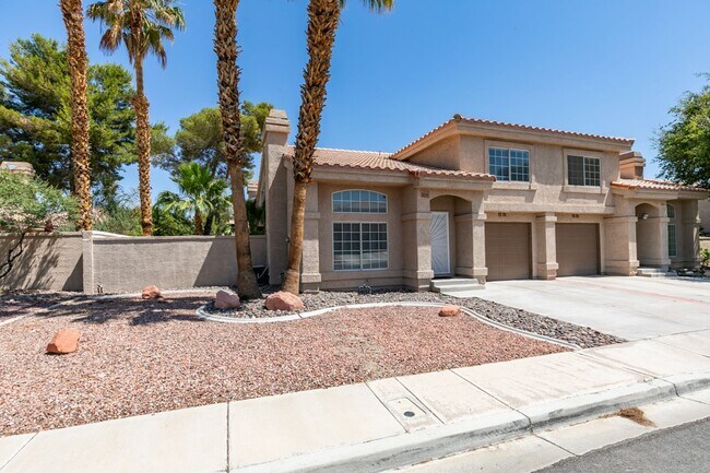 Building Photo - Spacious 2 Bed, 2.5 Bath Townhouse in Gree...