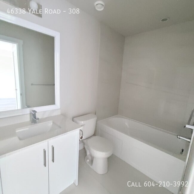 Building Photo - 3rd Floor Condo at Yaletown- 3 Month Utilities Included!