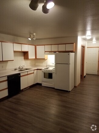 Building Photo - 1616 Lake Elmo Dr