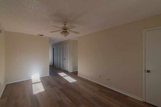 Foto del edificio - 3216 Jim Lee Rd