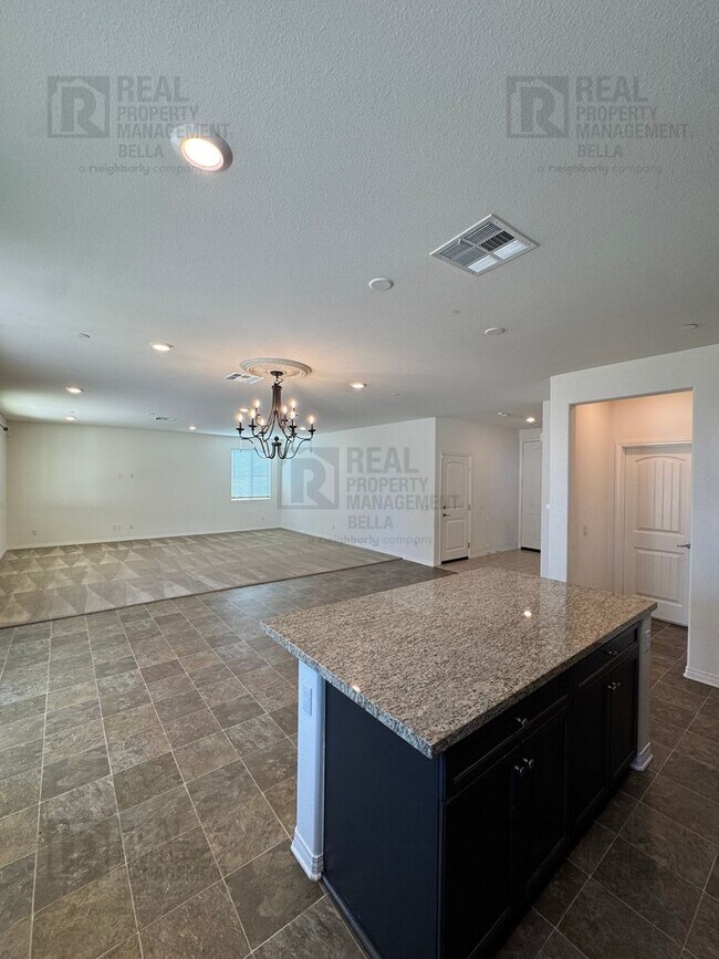 Foto del edificio - Spacious Menifee Home with Open Floor Plan, Walk-In Closets & Covered Patio