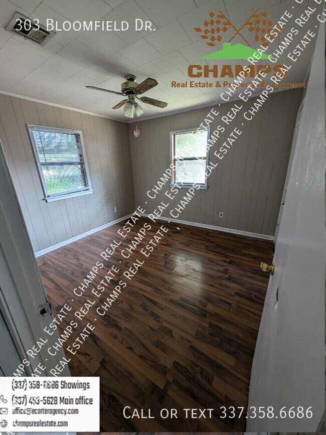 Foto del edificio - 303 Bloomfield Dr