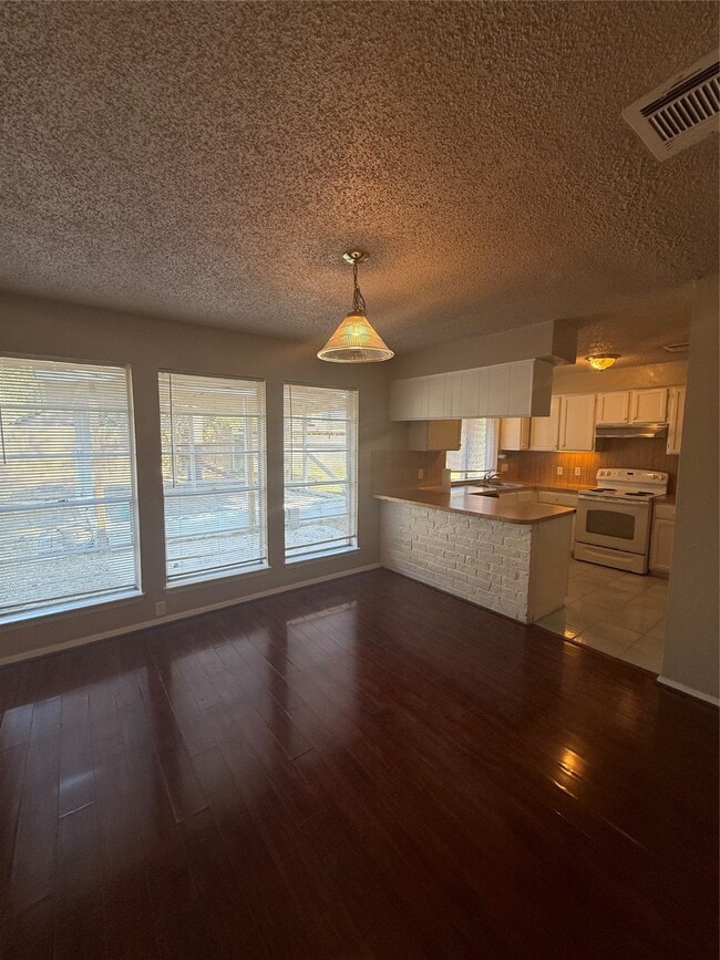 Foto del edificio - 5207 Sweetwind Ln