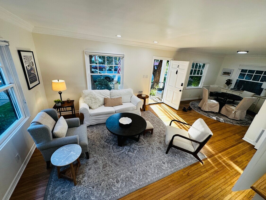 Living Room - 817 6th St