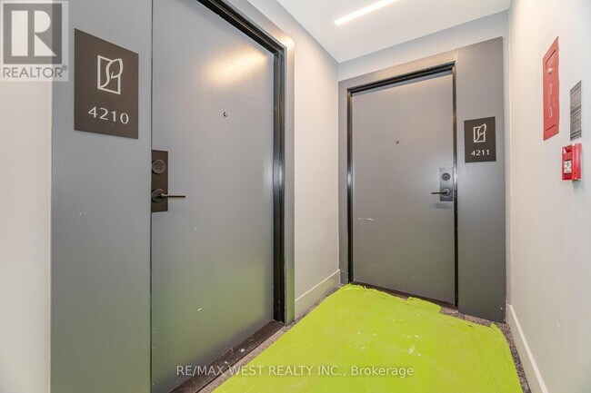 Photo du bâtiment - 430-4430 Square One Dr