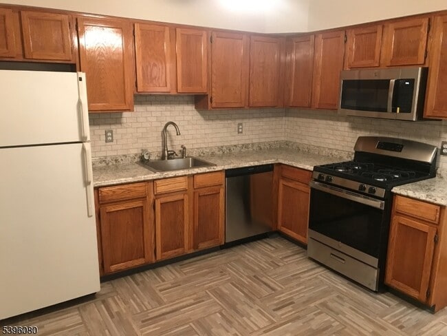 Foto del edificio - 404 Wedgewood Cir