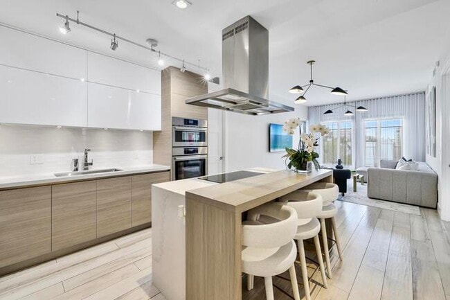 Building Photo - 155 E Boca Raton Rd