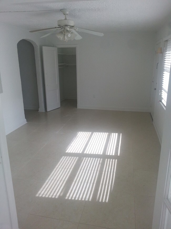 Building Photo - 43 Sidonia Ave