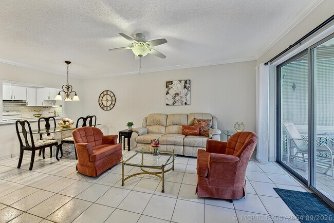 Foto del edificio - 255 S Cypress Rd