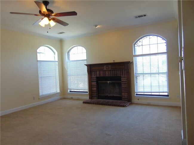 Building Photo - 5806 Cedar Cliff Dr
