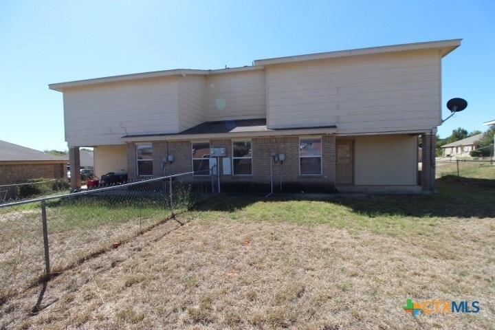 Building Photo - 310 Janelle Dr