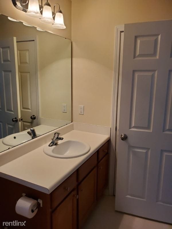 Building Photo - 8859 Thornton Town Pl