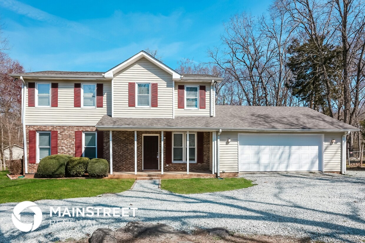 Foto principal - 223 Crestview Dr