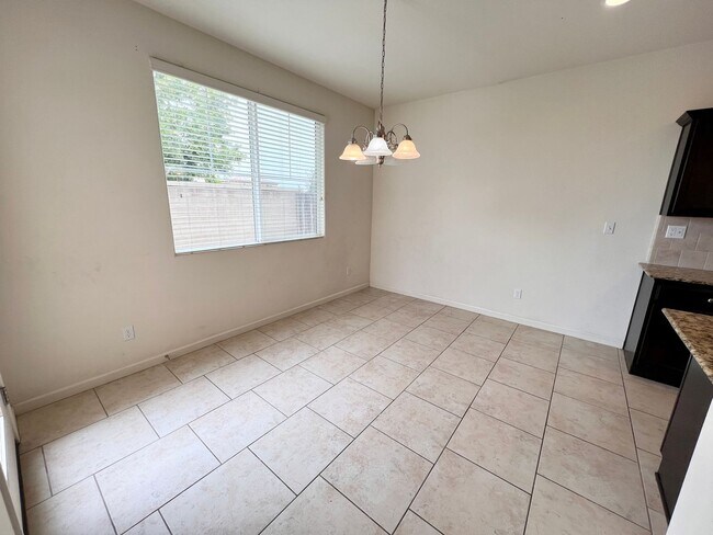 Building Photo - $2,350.00 Ashlan & Leonard, 3 bedroom - Am...