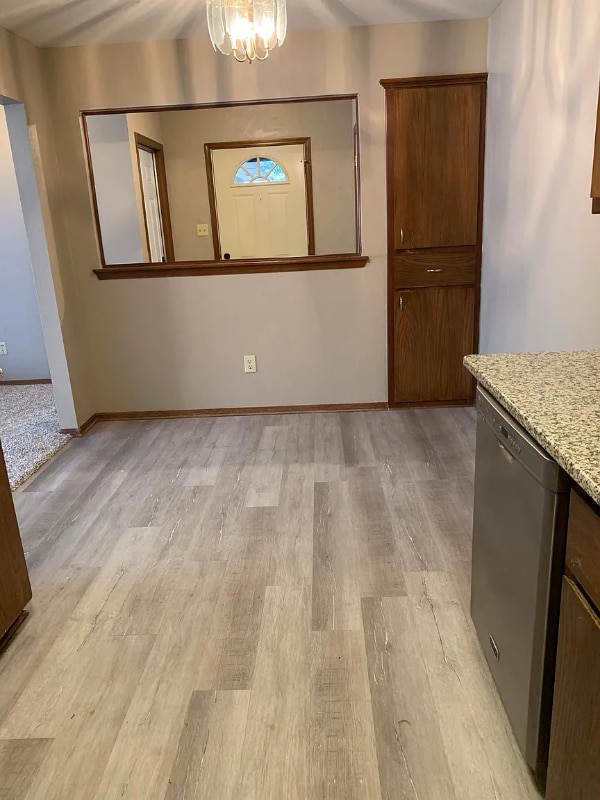 Building Photo - 120 Vinita Dr