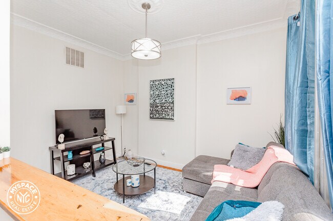 Foto del edificio - 736 Decatur St