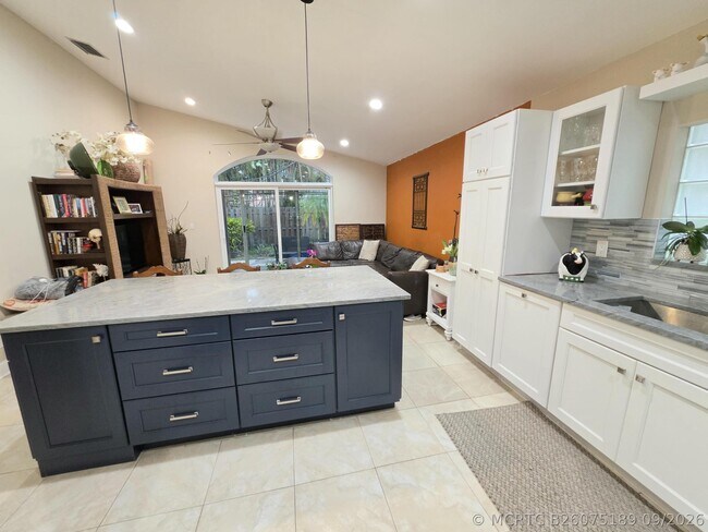 Building Photo - 7172 Catalina Way