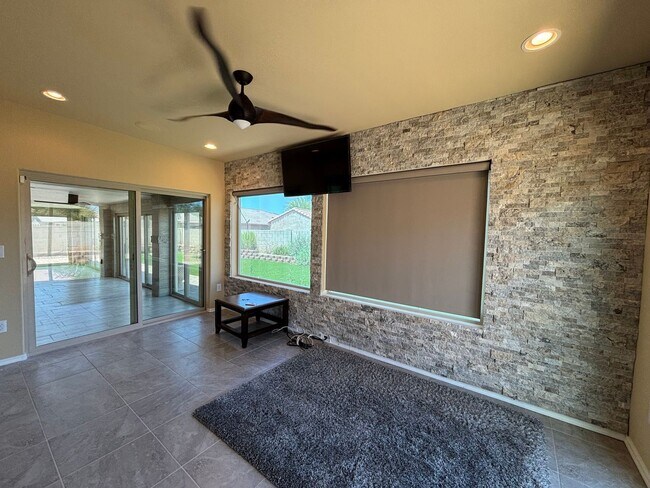 Foto del edificio - 21654 E Frontier Rd