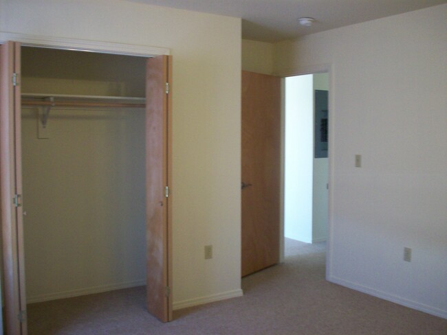 Bedroom - Gidding Apartments