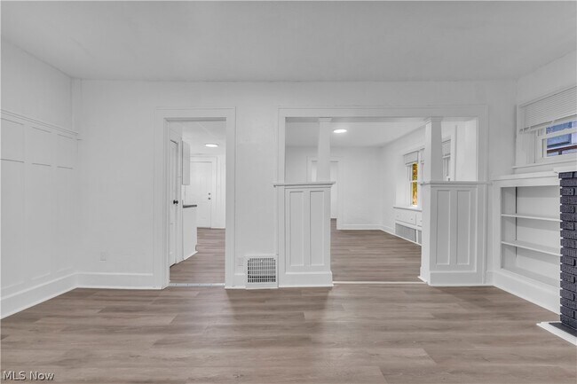 Building Photo - 712 Roselle Ave
