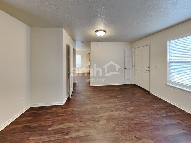 Foto del edificio - 4029 Dillon's Dr