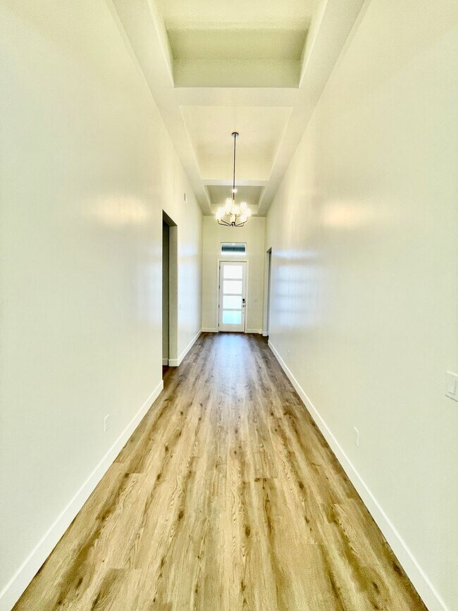 Foto del edificio - BRAND NEW Three Bedroom Home in Desert Cliffs