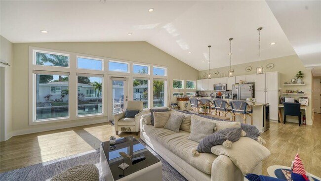 Building Photo - 672 Jungle Queen Way