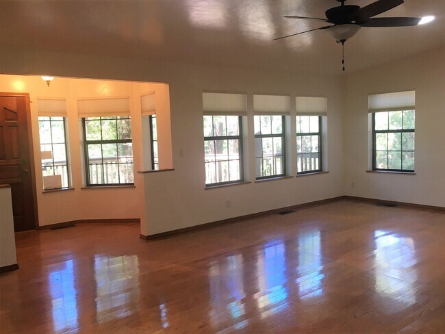 Foto del edificio - 1095 Timber Point Cir