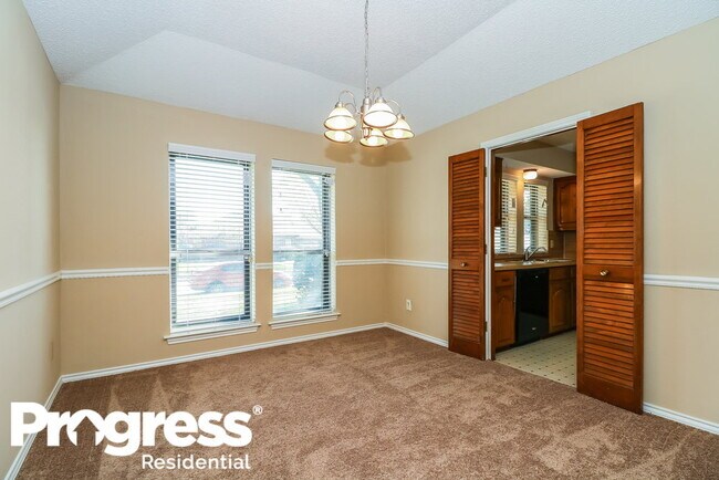 Foto del edificio - 2213 Trinity Springs Dr