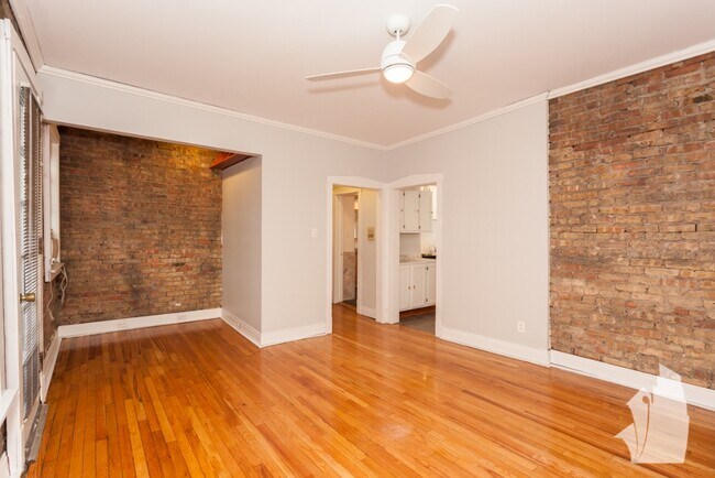 Building Photo - 3640 N Pine Grove Ave