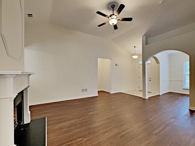 Building Photo - 1590 Hill Crossing Court