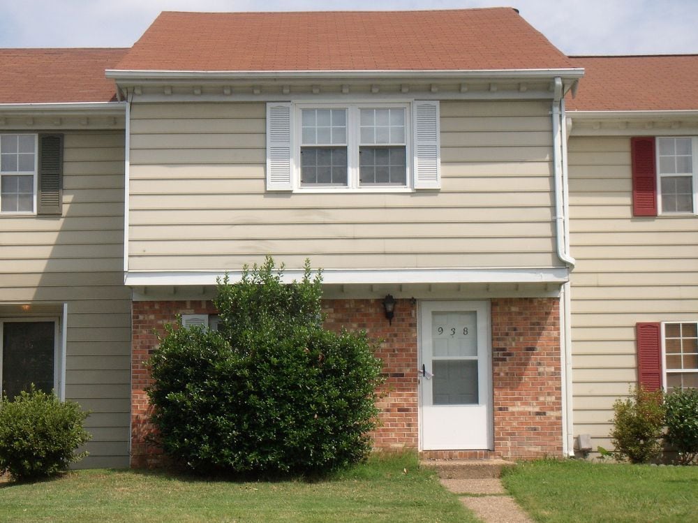 Three bedroom Townhome in Greenbrier Townhome Rentals in Chesapeake