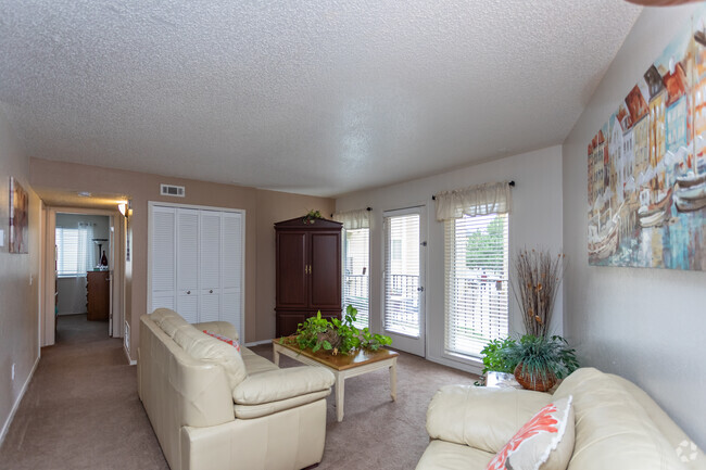 2BR, 1BA - 1000 SF - Colony Hills Apartments