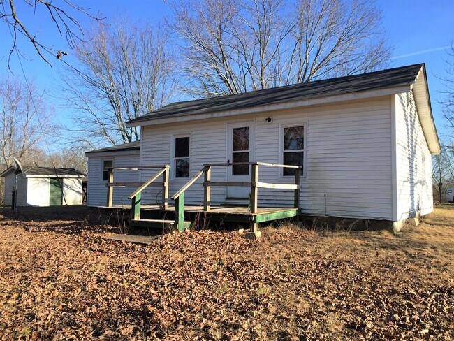 Building Photo - Cute Home in the Country!