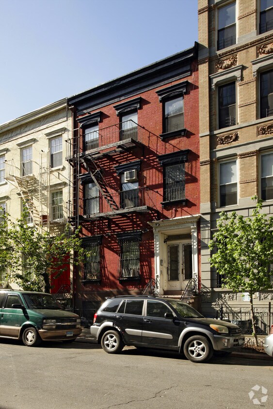 Foto principal - 258 E 7th St