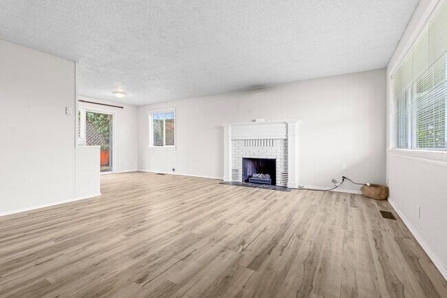 Building Photo - 608 Wabash Ave