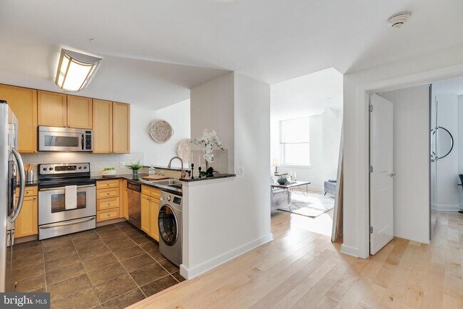 Building Photo - 111 S 15th St