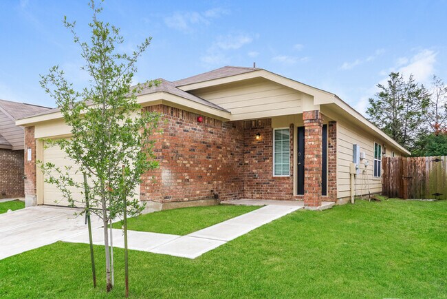 Building Photo - Oakwood Forest - 2068 Oakwood Forest Drive...