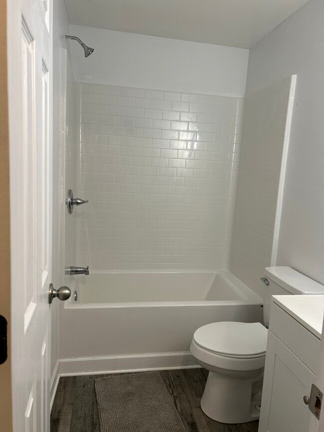 Baño - 1223 Poplar Ave