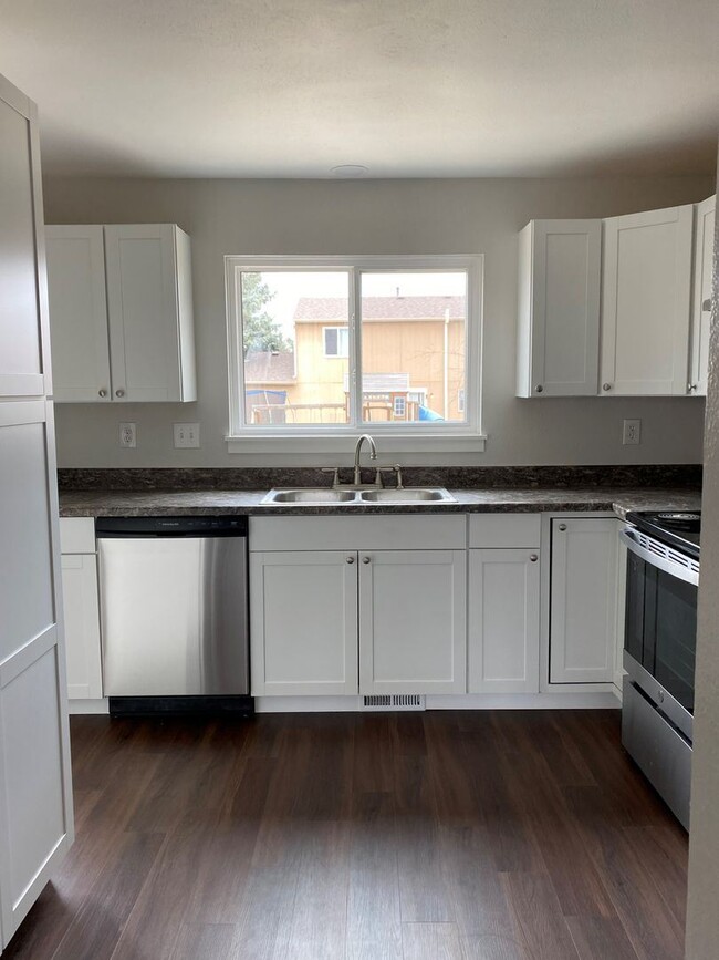 Building Photo - 3 br, 3 bath House - 2478 Spencer St.