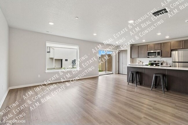 Building Photo - 1100 Edgeland St SW